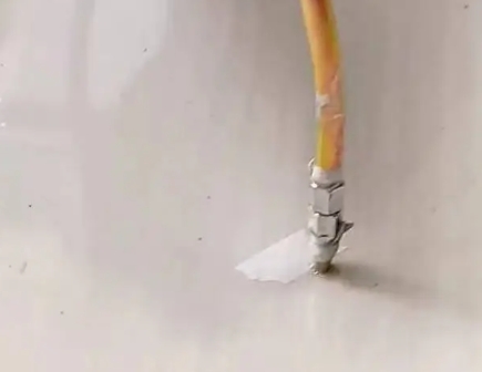 芜湖瓷砖空鼓维修公司专业解答在瓷砖铺贴过程中，如果使用的砂料过粗（如全部使用了粗砂），可能会导致以下问题